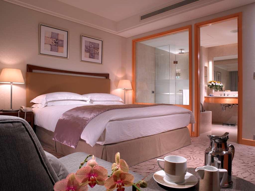 Windsor Hotel Taichung Room photo A suite at the Mandarin Oriental, Hong Kong