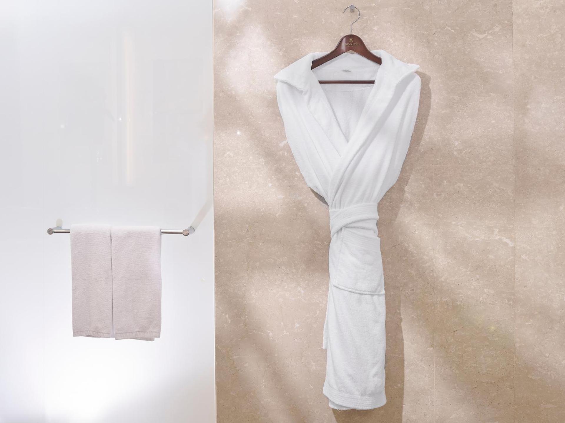 Windsor Hotel Taichung Exterior photo A bathrobe