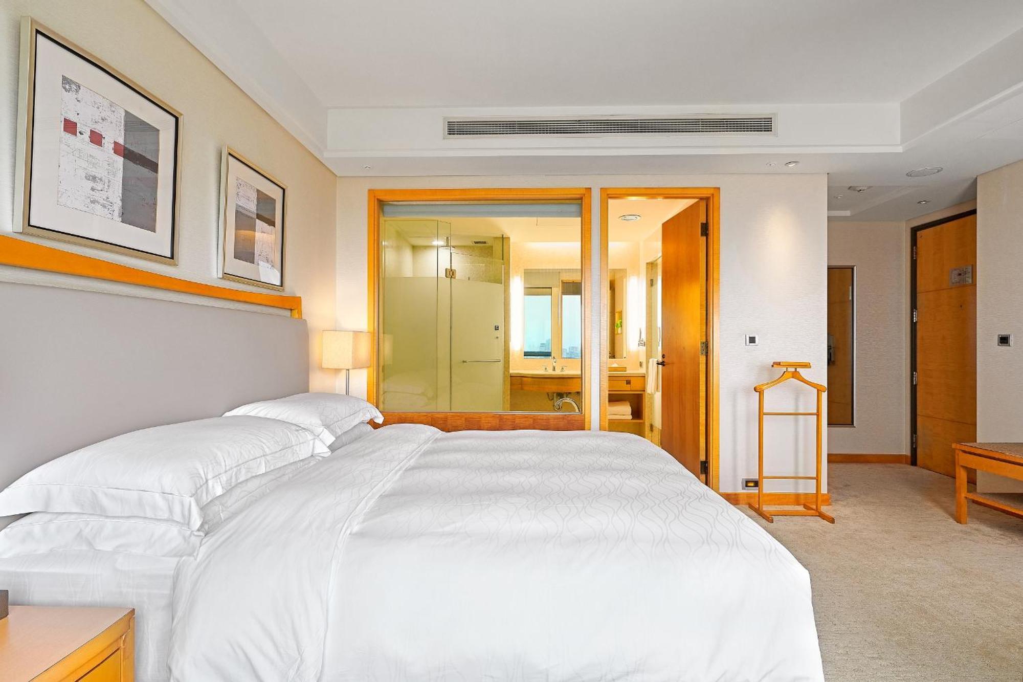 Windsor Hotel Taichung Room photo A guest room at the hotel