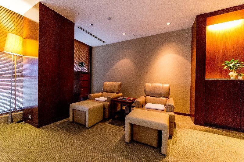 Windsor Hotel Taichung Exterior photo A foot reflexology room at a spa